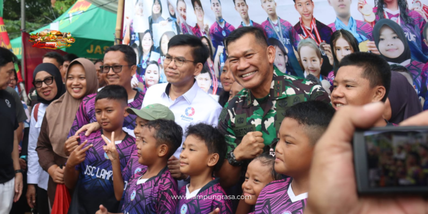 Wakil Ketua Komisi I DPRD Provinsi Lampung, Ade Utami Ibnu, menghadiri secara langsung Acara Pembukaan Kejuaraan Renang BABINSA 21 Cup dalam rangka Memperingati Hari Juang TNI Angkatan Darat Tahun 2025, yang digelar di Kolam Renang Pahoman
